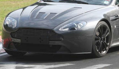 Aston Martin Vantage V12 Photo
