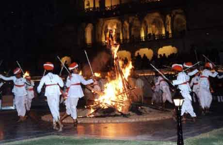 [Holi+fire.jpg]