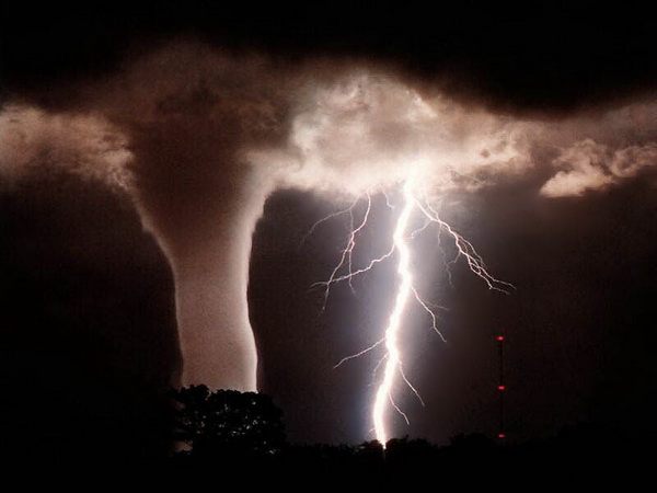 Interesting: Amazing The destructive force of tornadoes