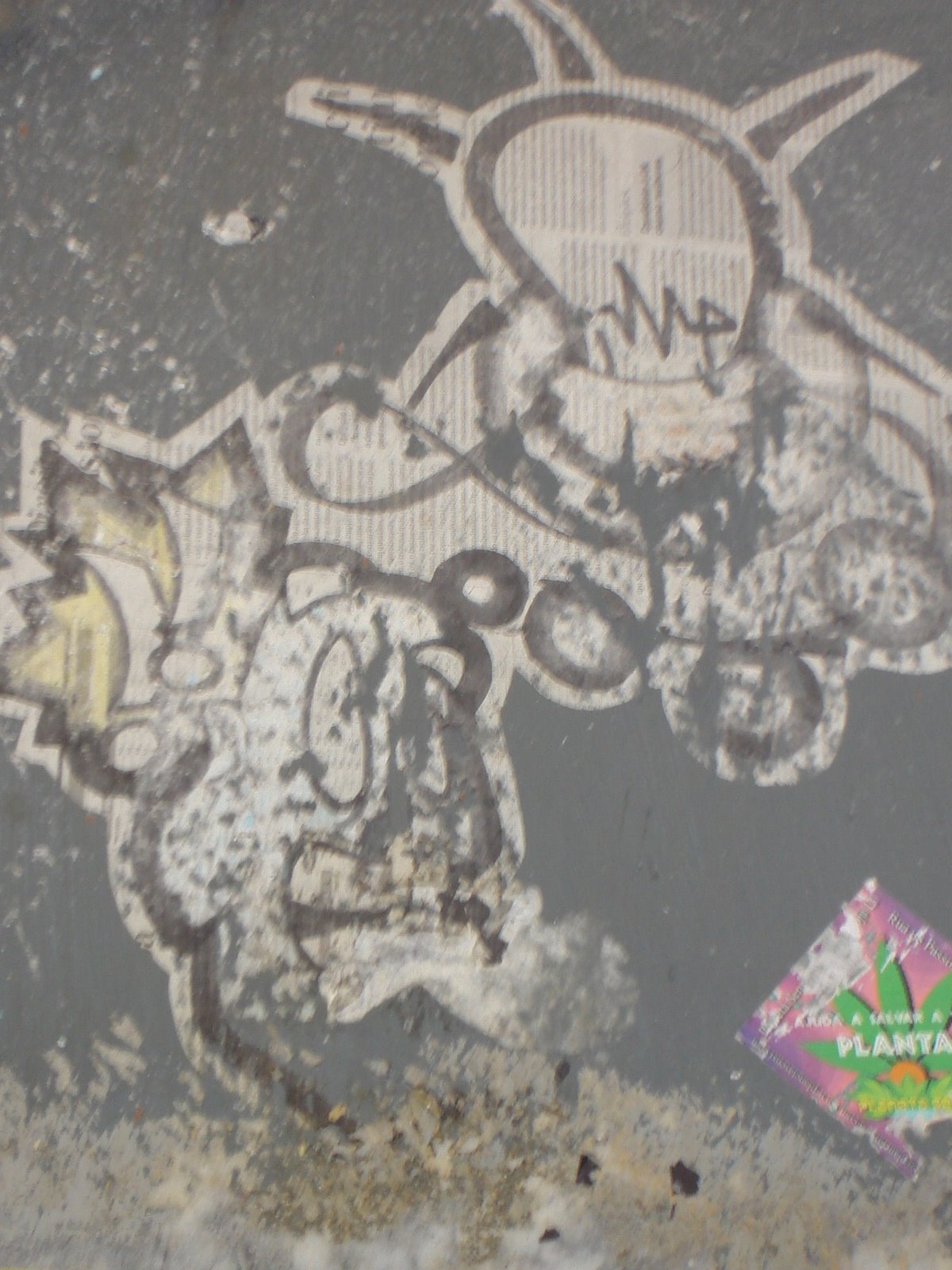 [Biph+Sticker+Graffiti+Porto.JPG]