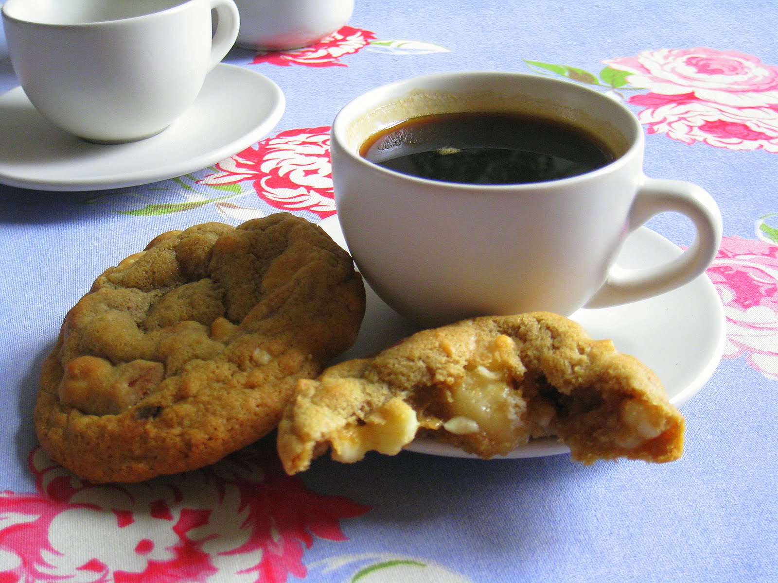 Delicious Delicious Delicious Almond and Macadamia Nut Cookies