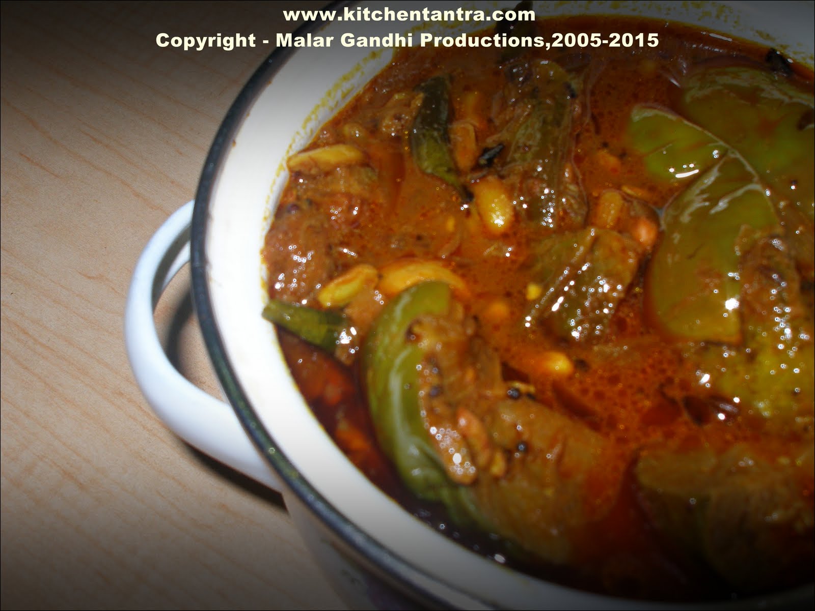 Kathirikai Karamani Kara Kuzhambu / Brinjal n Fresh Kidney Beans