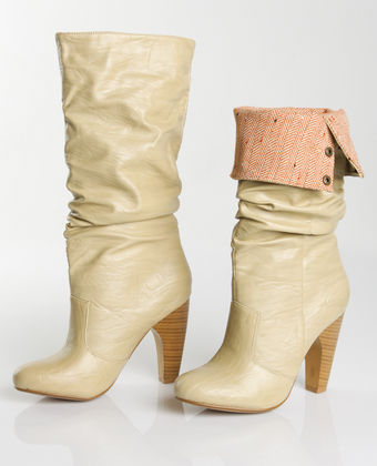 How To Wear Mid Calf Boots. Qupid, beige mid-calf boots.