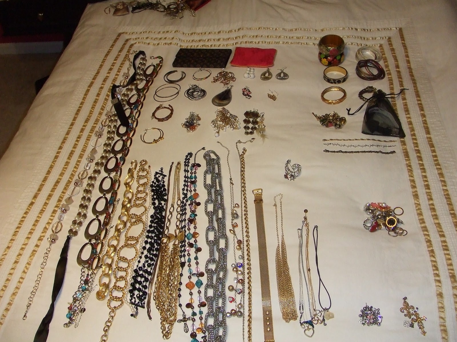 ORGANIZE CLEAN DESIGN How to Clean and Organize a Velvet Jewelry Box