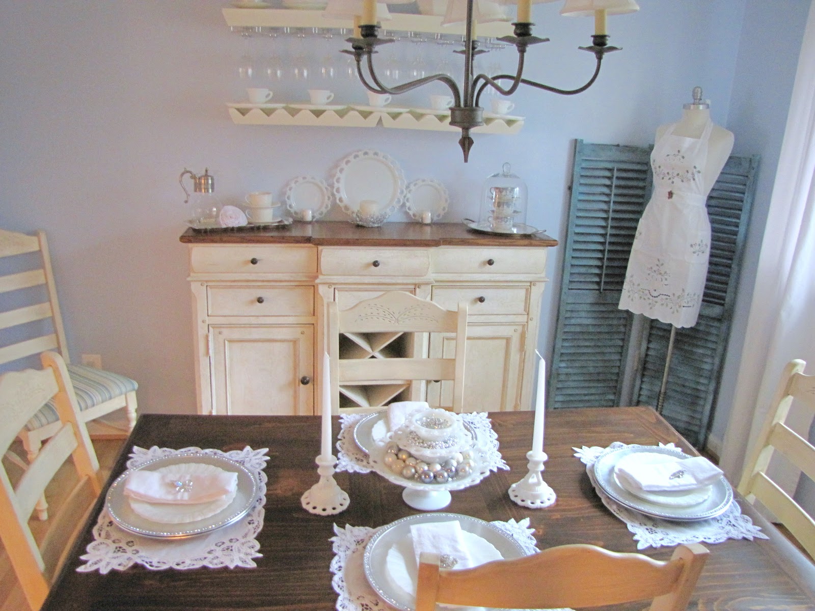 The Old White Cottage: White Christmas Dining Room