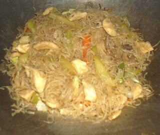 pansit is a famous Filipino delicacy