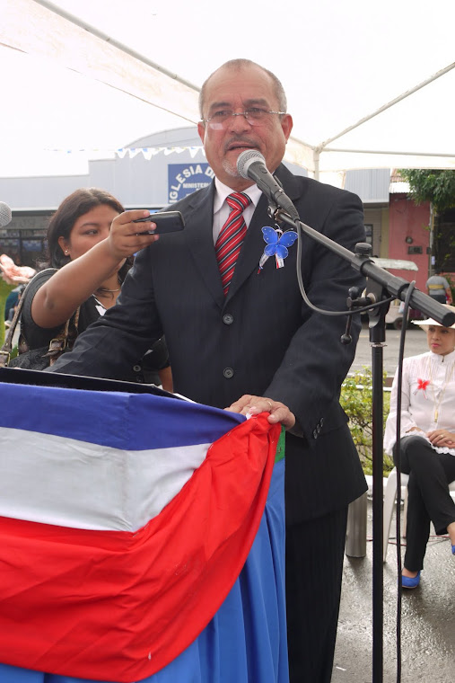 RECTOR DE LA UNACHI, DURANTE DISCURSO