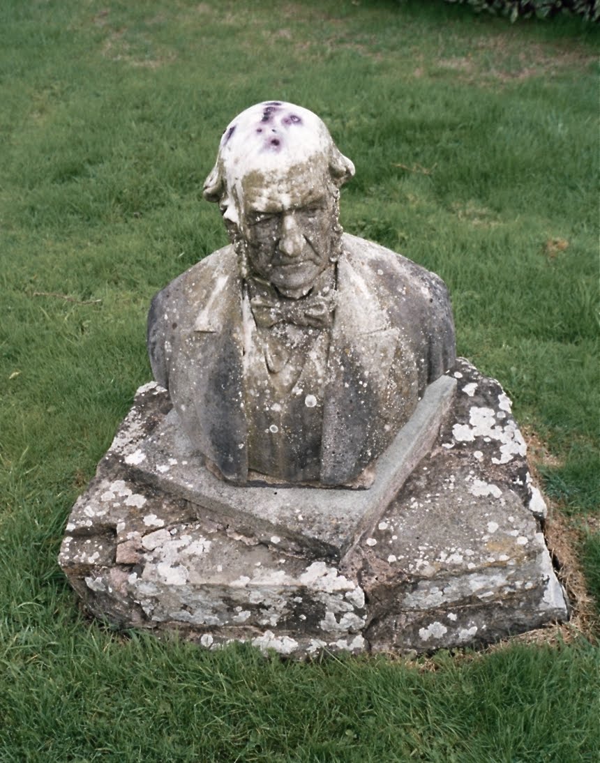 joanbyrnesnaps Knocked off his pedestal