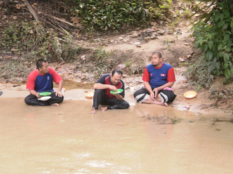 BERKELAH DI KOLAM AIR PANAS LA HOT SPRING,PASIR PUTIH