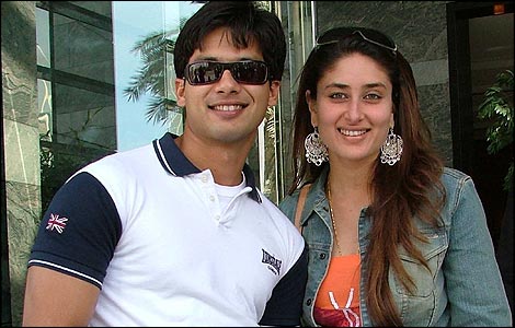  Kapoor) who lives in Delhi. Shahid Kapoor and Kareena Kapoor in Milenge 