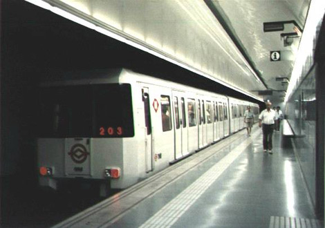 [3-barcelona-metro[1].jpg]