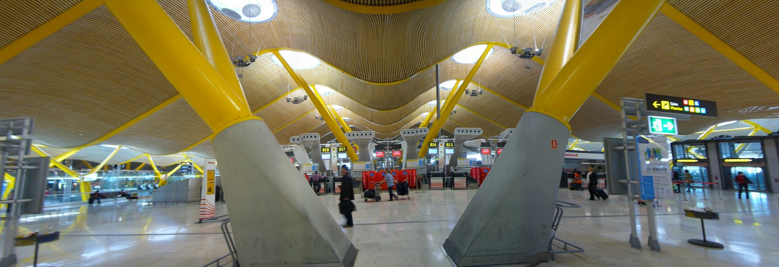 [5Barajas+Airport+(32)pano.JPG]