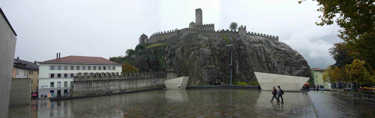 [3+Bellinzona+CastleGrande+(2)pano.JPG]