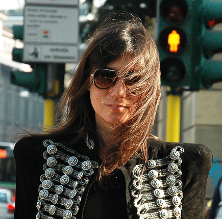 [EMMANUELLE-ALT-IN-BALMAIN.gif]