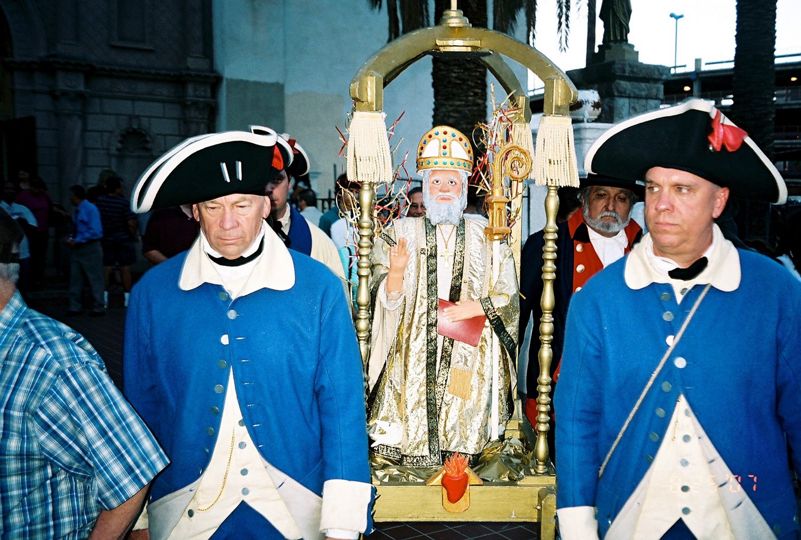 [San+Agustin+Statue.jpg]