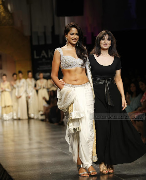 Sexy samira on Ramp, High Quality images of samira, Well Toned body on Ramp