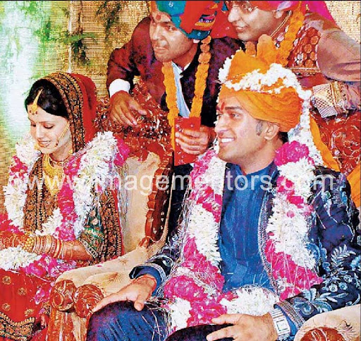 Dhoni Wedding Pics, Dhoni Sakshi Marriage Pictures