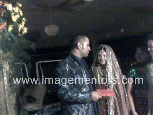 Dhoni Wedding Pics, Dhoni Sakshi Marriage Pictures