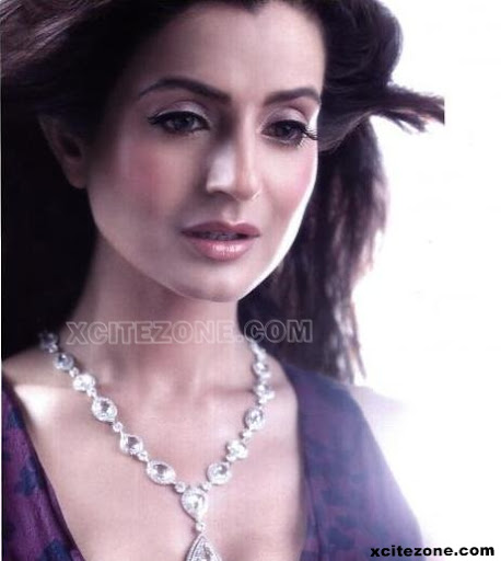  Amisha Patel Latest L`Official Magazine Scans