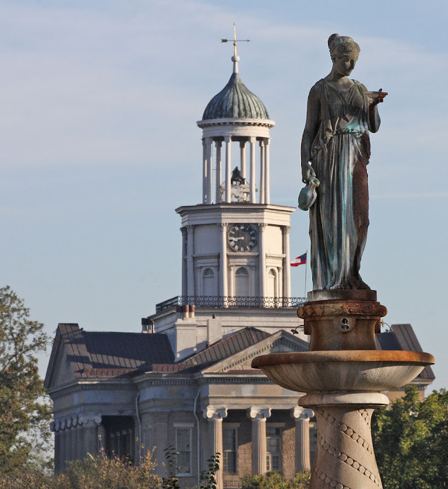 The Bloom Statue and Old Court House in Vicksburg