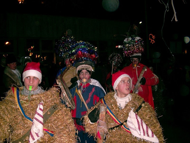 Calatorii si Fotografii: Obiceiuri de Craciun: Colindatorii