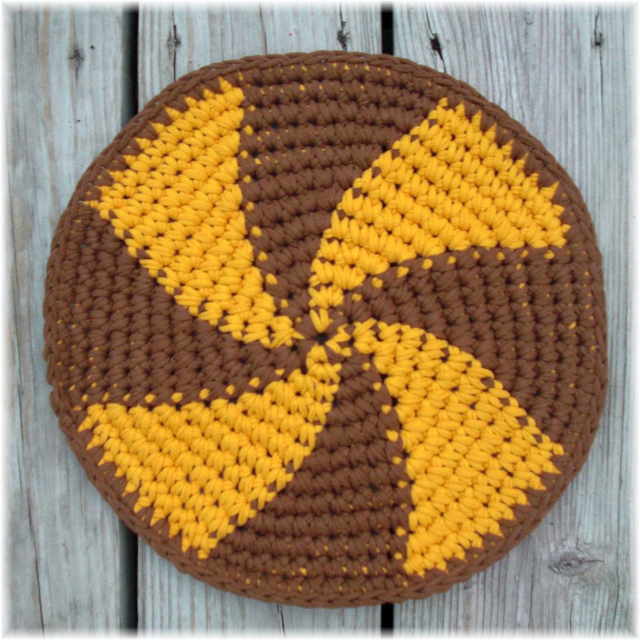 free crochet patterns for beginners doilies Pinwheel+hotpad+001