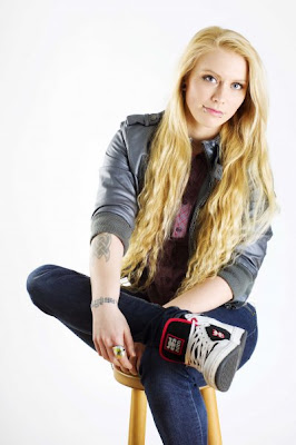 Julia Hardy Hot