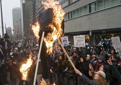 [Bush+effigy+Montreal.jpg]