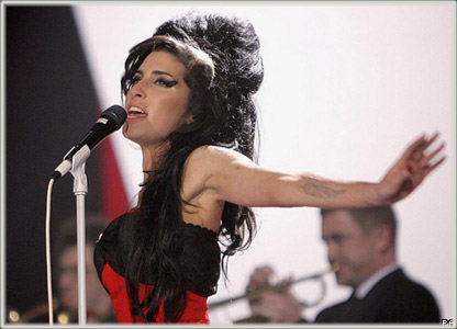 [_42574085_brits_winehouse_pa_gal.jpg]