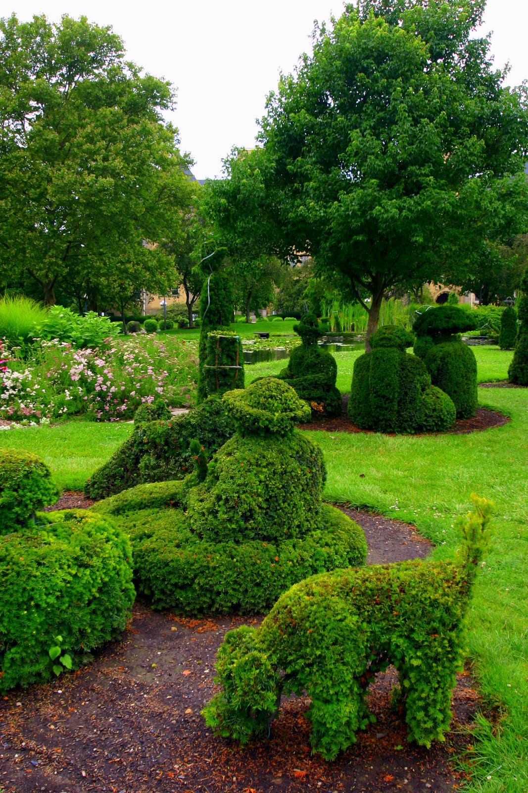 Where in Columbus? Beautiful Gardens and Flowers of Columbus