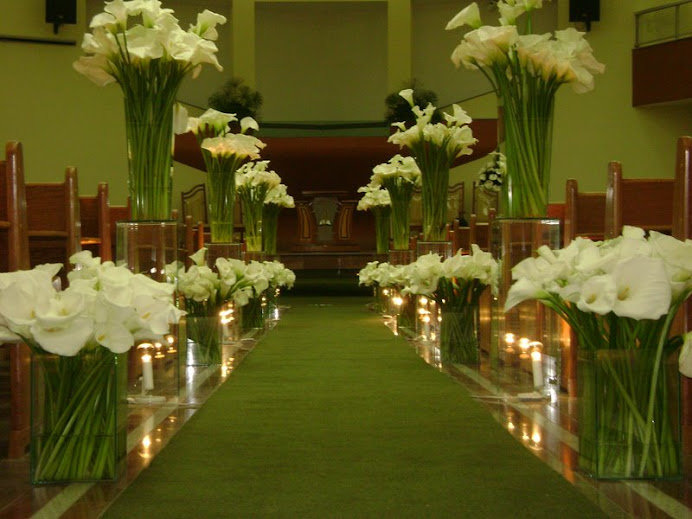 Decoração da igreja em Copos de leite