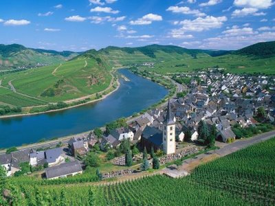 [1210520722_city-of-bremm-and-moselle-river-germany.jpg]