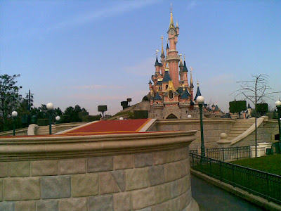 I've promised it to you last monday so here it is, a new Disneyland Paris 
