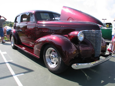 IMAGE: http://3.bp.blogspot.com/_OTkHLONyoXg/SNIX5Ea-7HI/AAAAAAAAAA8/29MpHt89Y4g/s400/39_Chevy_Hot_Rod_01.jpg
