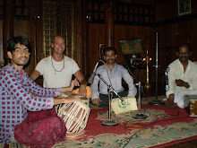 Foto com musicos depois de um Concerto de Musica Classica Indiana em Kochin (Kerala)