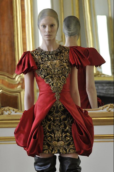 Site Blogspot  Fall Dresses on Alexander Mcqueen  Savage Beauty At The Met