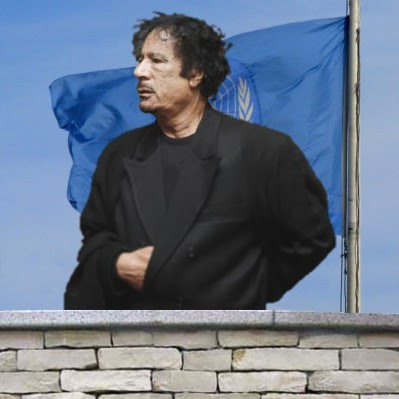 Muammar al-Gaddafi erstarrt vor dem UN-Hauptquartier