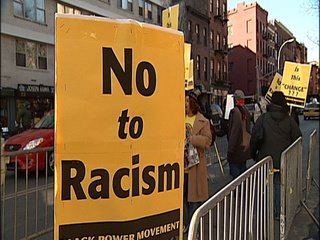 [090131racistcookiesprotest_2009013119284099_320_240.jpg]