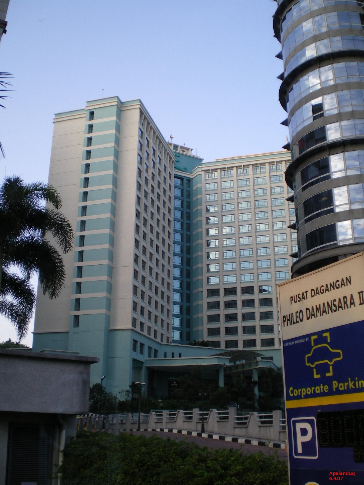 [IMGP0063+E.+Hotel.JPG]