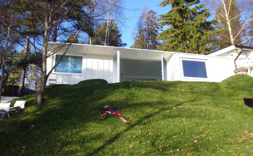 [visiondivision_8_hill_hut_front_2_72_dpi.jpg]