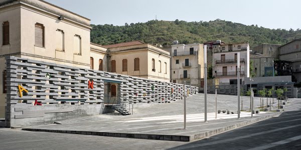 [Piazza+ICS+by+Studio+Nowa+06.jpg]
