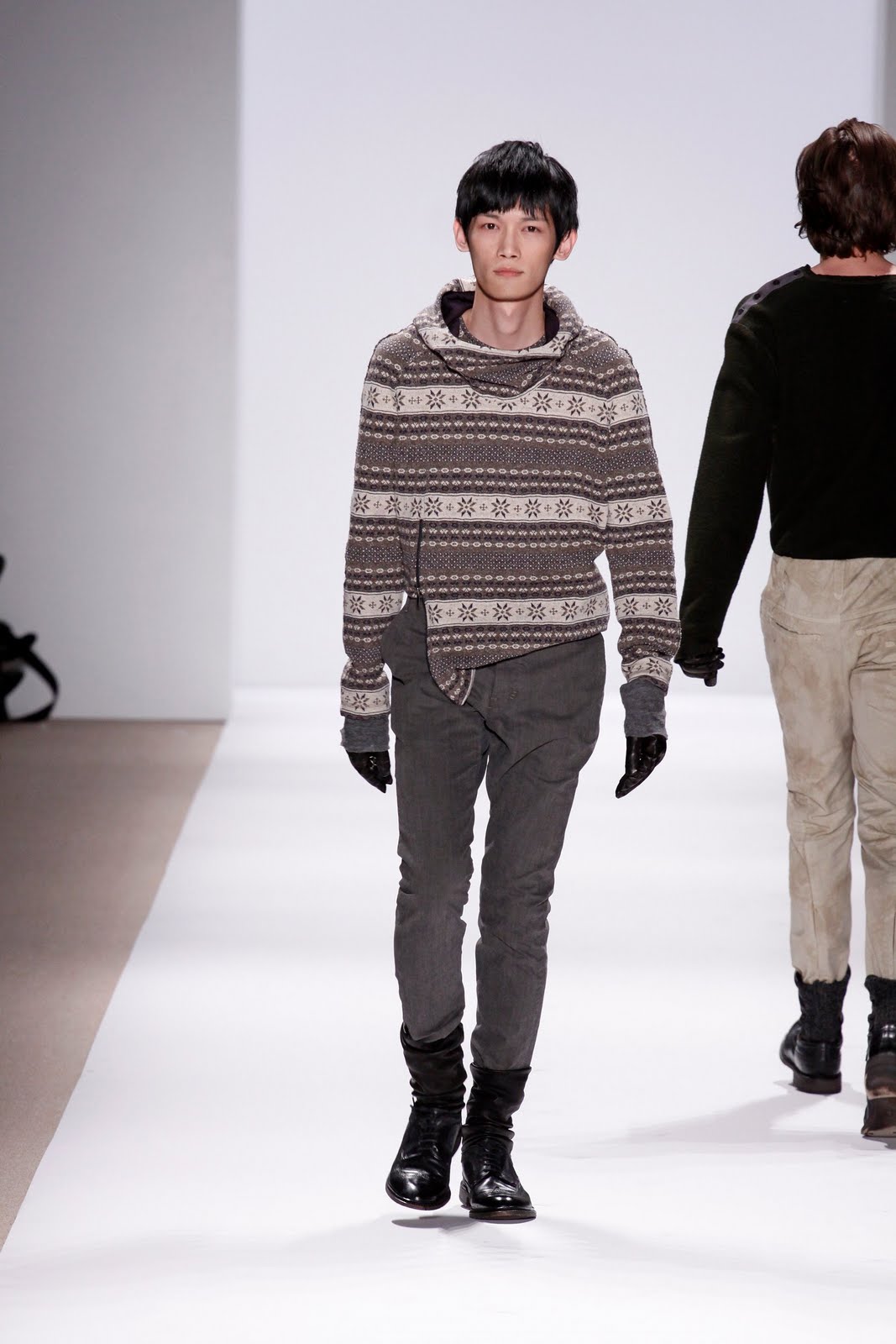 [look_19.jpg]