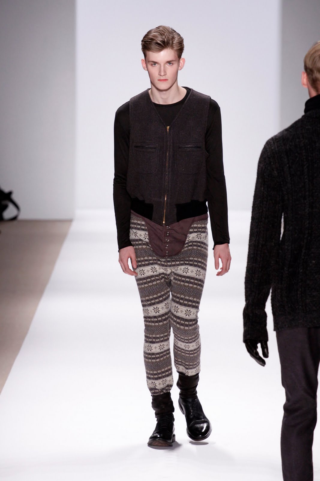 [look_17.jpg]