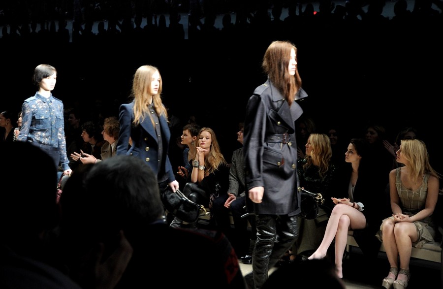 [Burberry+LONDON+Fashion+Weeek+11+Front+Row.jpg]