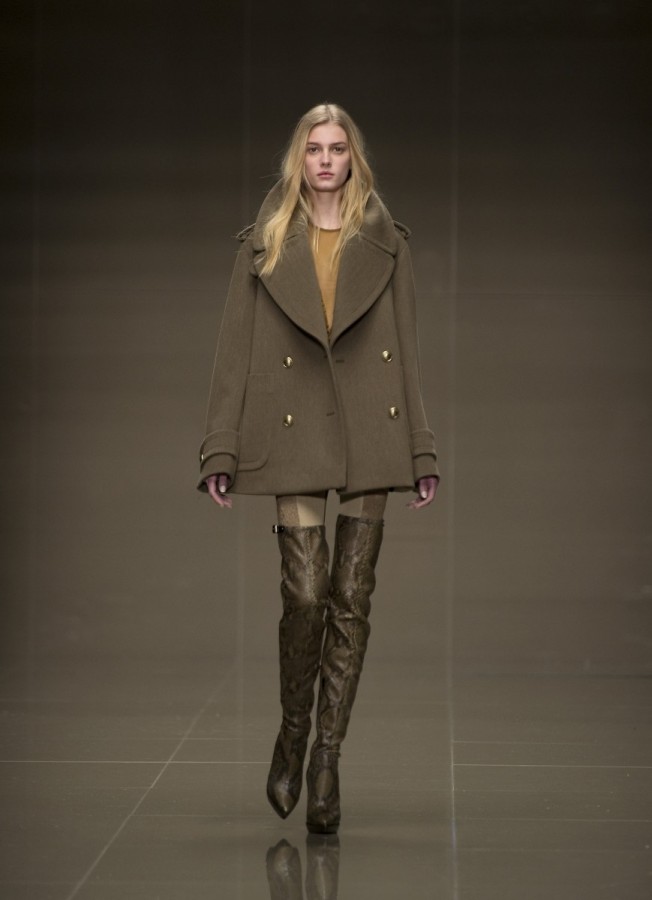 [Burberry+Autumn+Winter+2010+Womenswear+Collection++16.jpg]