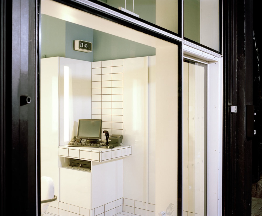 [Klinik+Hair+Salon+by+Block+Architecture+04.jpg]