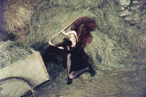 [Leah+de+Wavrin+by+Arnaud+Pyvka+014.JPG]