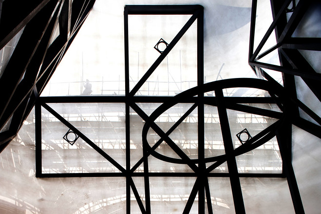 [First+Look+Prada+Transformer+03.JPG]