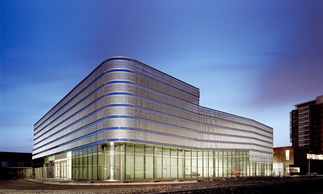 [Veranda+car+park+by+Paul+de+Ruiter+01.jpg]