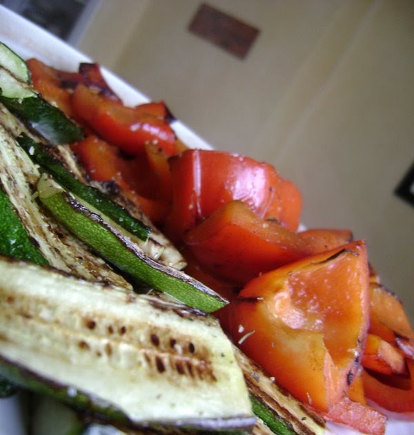 Bon Appétit! Pan grilled zucchini and red peppers